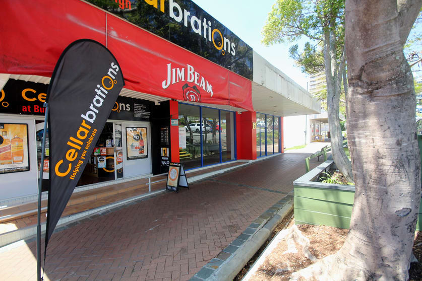 Click to view all images 1/8 West Street Burleigh Heads QLD 4220 - Image 1