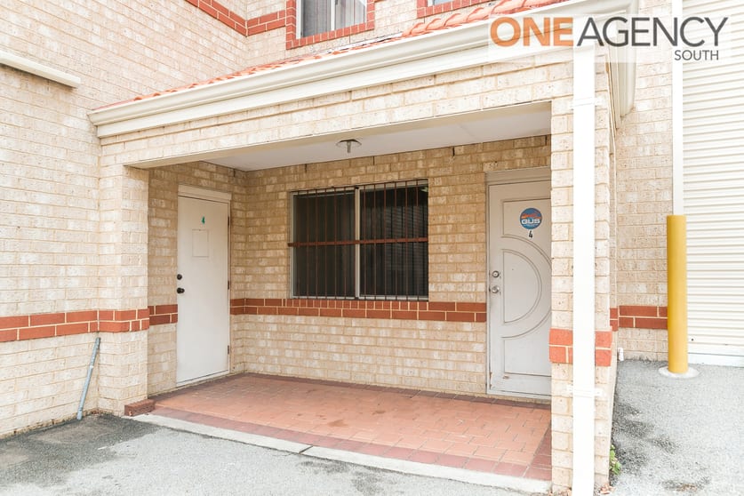 Click to view all images 4/5 Emplacement Crescent Hamilton Hill WA 6163 - Image 3