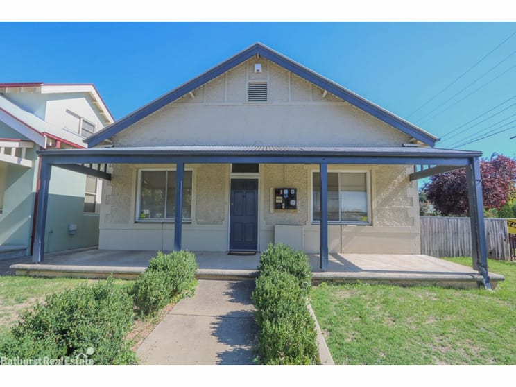 Click to view all images 1/293 Stewart Street Bathurst NSW 2795 - Image 1