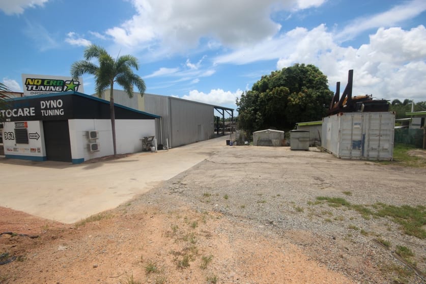 Click to view all images 358-364 Stuart Drive Wulguru QLD 4811 - Image 2