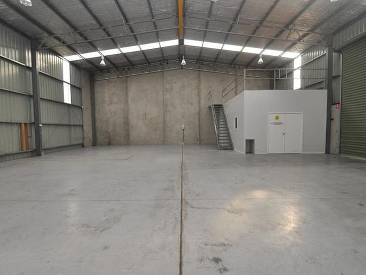 Click to view all images 1/11-13 Maynard Drive Epsom VIC 3551 - Image 3