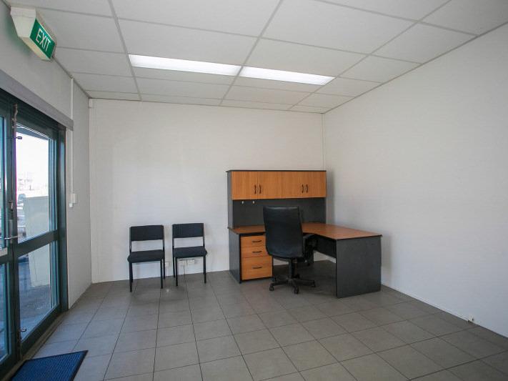Click to view all images 39 Tacoma Circuit Canning Vale WA 6155 - Image 2