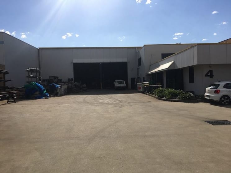 Click to view all images 4 Stennett Road Ingleburn NSW 2565 - Image 1