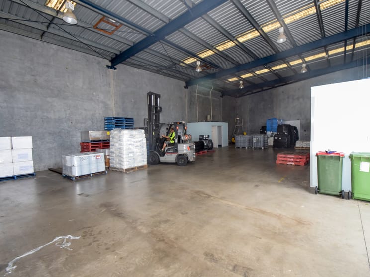Click to view all images 2/11 Machinery Avenue Warana QLD 4575 - Image 2