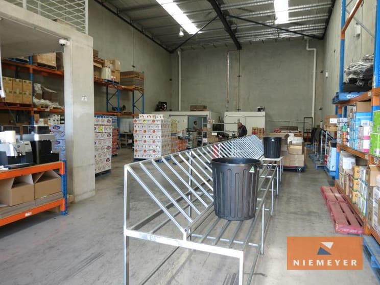 Click to view all images 3 - 11 Hallmark Street Pendle Hill NSW 2145 - Image 2