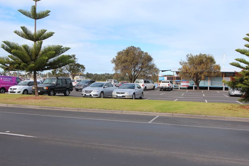 Click to view all images 2/239 Esplanade Lakes Entrance VIC 3909 - Image 3