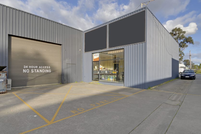 Click to view all images 2/13-15 Standing Drive Traralgon VIC 3844 - Image 2