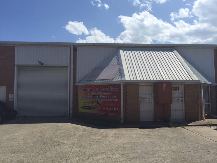 Click to view all images 3/11 Mill Road Campbelltown NSW 2560 - Image 1