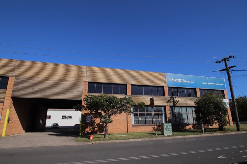 Click to view all images Level 1/251 Princes Highway Unanderra NSW 2526 - Image 1