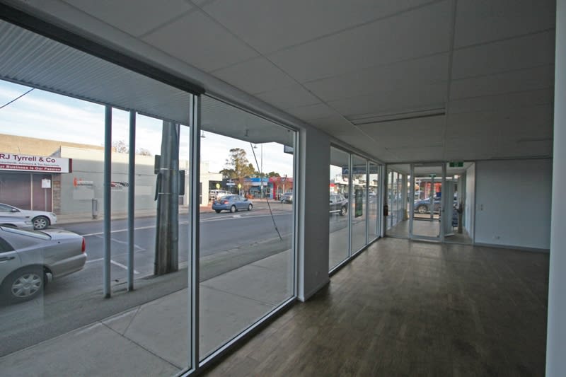 Click to view all images 104 Main Street Pakenham VIC 3810 - Image 2