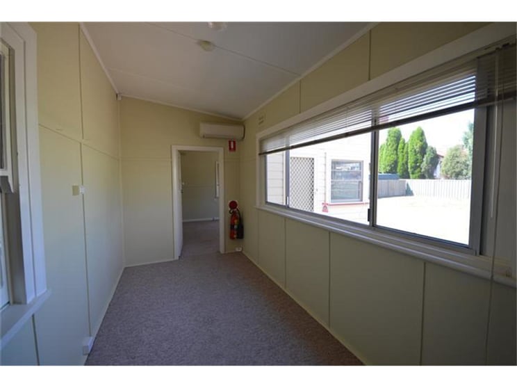 Click to view all images 8 Glenelg Street Raymond Terrace NSW 2324 - Image 3