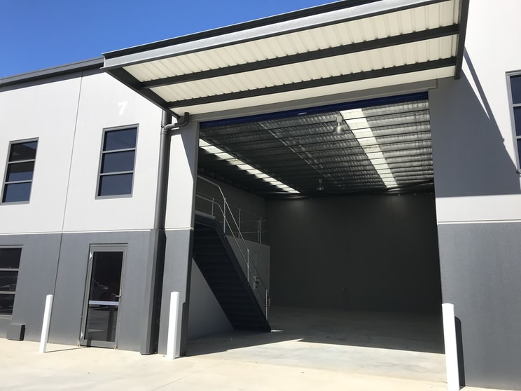 Click to view all images 4/11-19 Waler Crescent Smeaton Grange NSW 2567 - Image 1