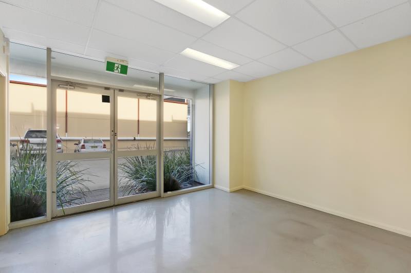 Click to view all images Unit 2/30 Glenwood Drive Thornton NSW 2322 - Image 3