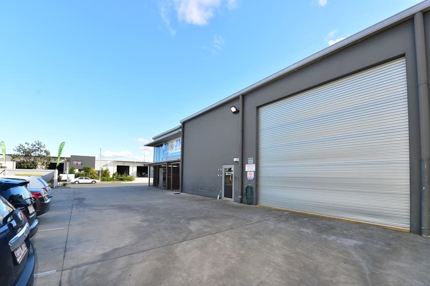 Click to view all images Unit 1/92 Link Crescent Coolum Beach QLD 4573 - Image 3