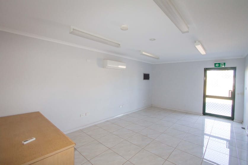 Click to view all images 30 Harwell Way Wedgefield WA 6721 - Image 2