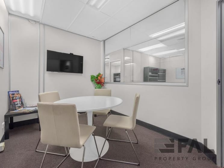 Click to view all images Unit 2/308 Oxley Road Graceville QLD 4075 - Image 2