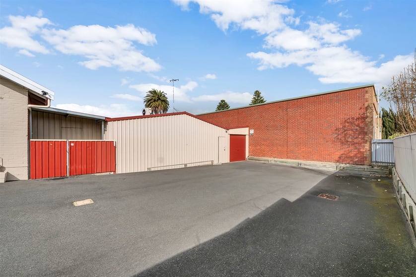 Click to view all images 73 Victoria Street Victor Harbor SA 5211 - Image 2