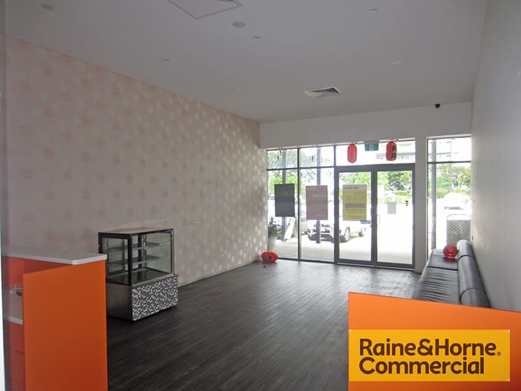 Click to view all images 82 Anzac Avenue Redcliffe QLD 4020 - Image 3