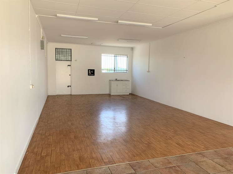 Click to view all images 145F Rockingham Road Hamilton Hill WA 6163 - Image 3