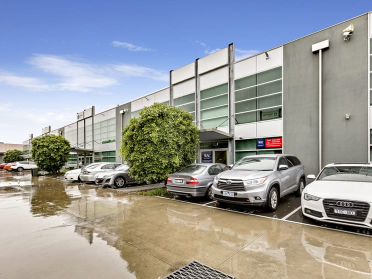 Click to view all images 15/3 Westside Avenue Port Melbourne VIC 3207 - Image 1