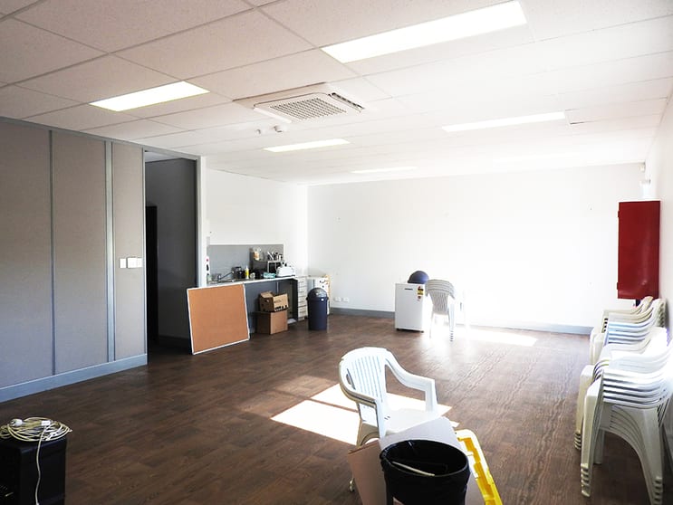 Click to view all images 138-144 Pilbara Street Welshpool WA 6106 - Image 3