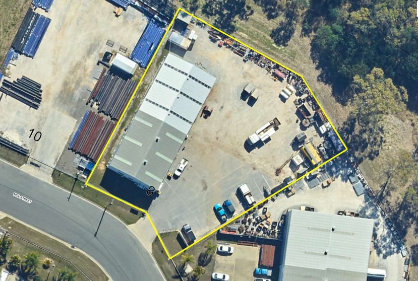 Click to view all images 8 Neil Street Clinton QLD 4680 - Image 2