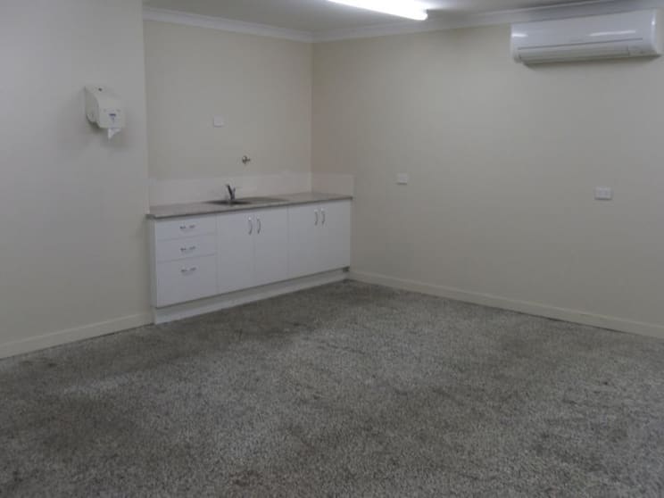 Click to view all images 57 Park Street Park Avenue QLD 4701 - Image 2