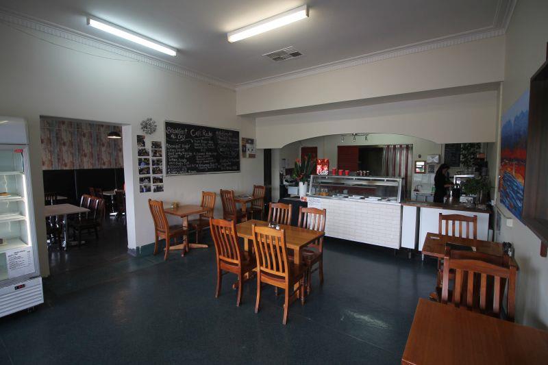 Click to view all images 261 Bay Road Cheltenham VIC 3192 - Image 2