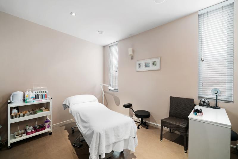 Click to view all images Level 1/112-114 Station Street Fairfield VIC 3078 - Image 3