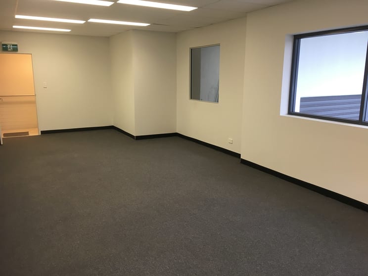 Click to view all images 4/29 Wurrook Circuit Caringbah NSW 2229 - Image 2