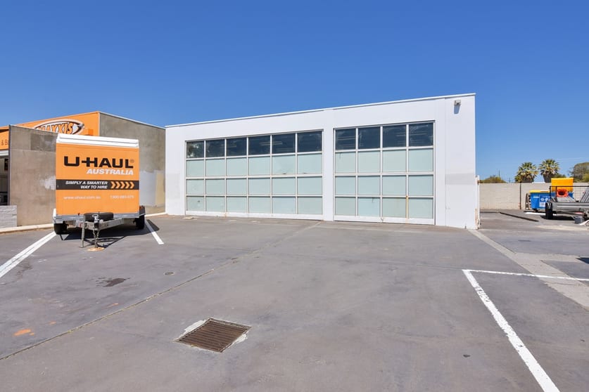 Click to view all images 649 Safety Bay Road Warnbro WA 6169 - Image 3