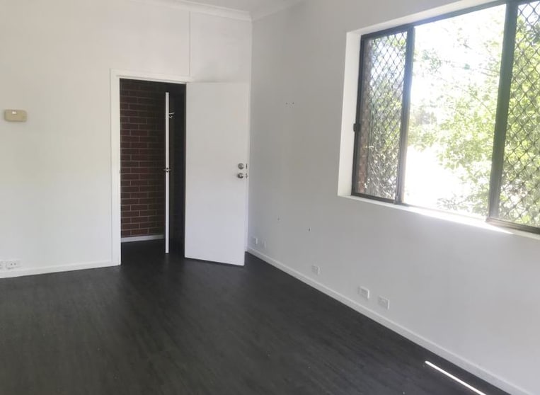 Click to view all images 2-4 Glassey Place Spence ACT 2615 - Image 3