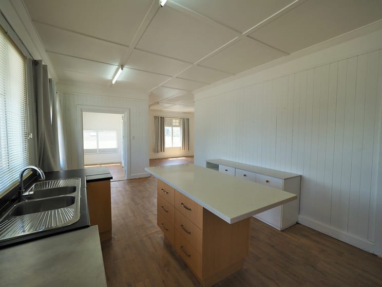 Click to view all images 54 Klingner Rd Redcliffe QLD 4020 - Image 3