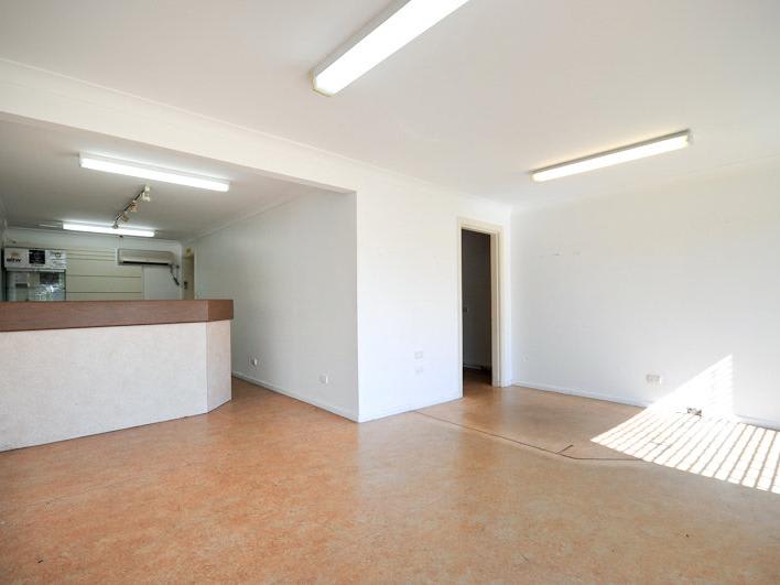 Click to view all images 25 Douglas Mawson Road Dubbo NSW 2830 - Image 3