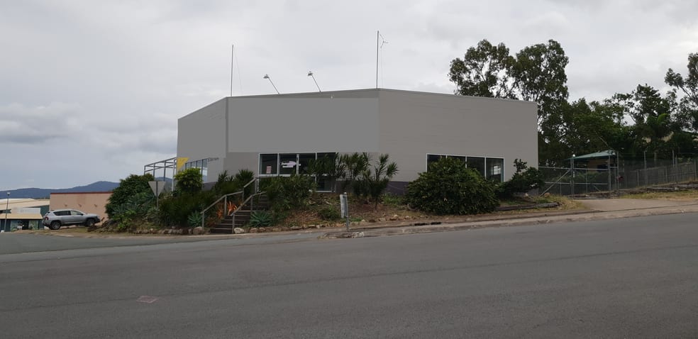 Click to view all images 2 Commerce Close Cannonvale QLD 4802 - Image 1