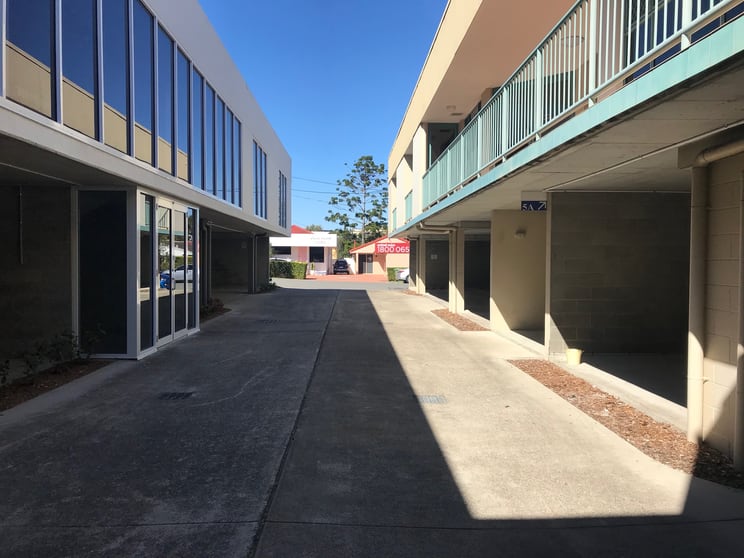 Click to view all images 2/5 Glenelg Avenue Mermaid Beach QLD 4218 - Image 3