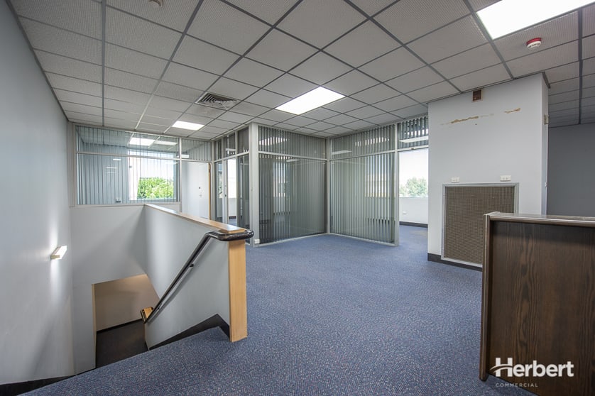 Click to view all images 1/1 COMMERCIAL STREET EAST Mount Gambier SA 5290 - Image 3
