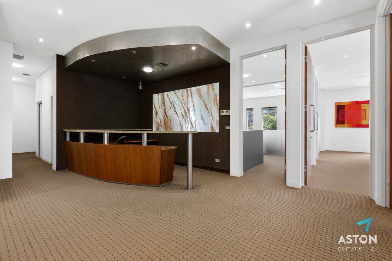 Click to view all images 70 St Kilda Road St Kilda VIC 3182 - Image 2