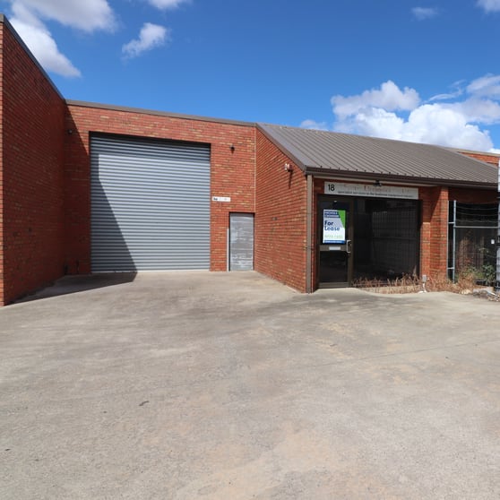 Click to view all images 18 Stephenson Road Seaford VIC 3198 - Image 2