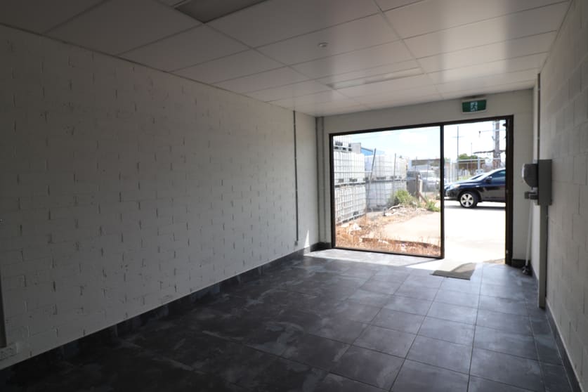 Click to view all images 18 Stephenson Road Seaford VIC 3198 - Image 3