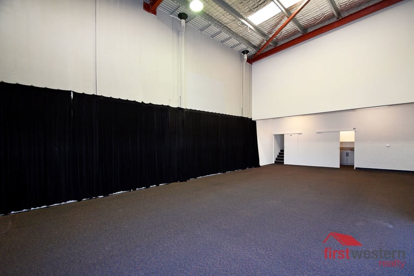 Click to view all images 1/7 Caloundra Road Clarkson WA 6030 - Image 3