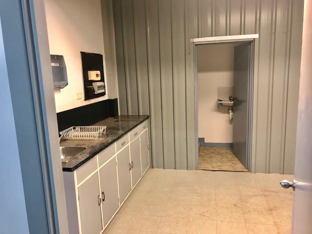 Click to view all images 18a Chaston Street Wagga Wagga NSW 2650 - Image 2