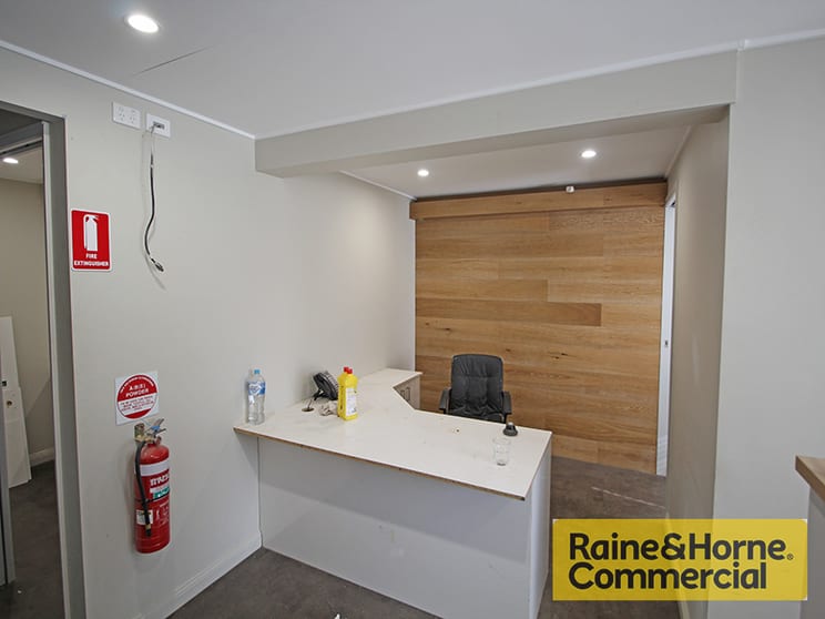 Click to view all images 4/54 Paisley Drive Lawnton QLD 4501 - Image 3
