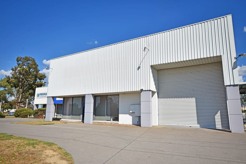 Click to view all images 3/12 Moorefield Park Drive Wodonga VIC 3690 - Image 3