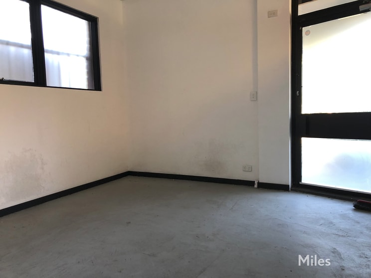 Click to view all images 6/8 Seddon Street Ivanhoe VIC 3079 - Image 3