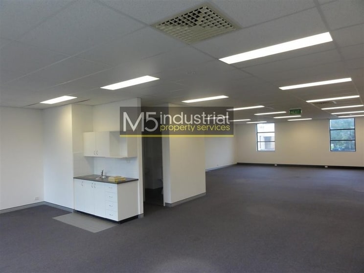 Click to view all images 2/105A Vanessa Street Kingsgrove NSW 2208 - Image 3