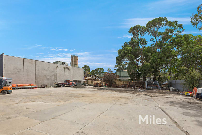 Click to view all images 2 Abbott Street Alphington VIC 3078 - Image 3