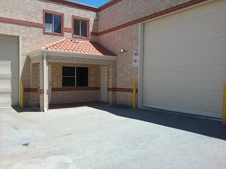 Click to view all images 2/5 Emplacement Crescent Hamilton Hill WA 6163 - Image 2
