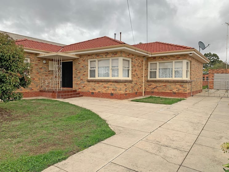 Click to view all images 1166 Geelong Road Mount Clear VIC 3350 - Image 1