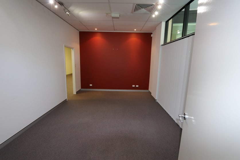 Click to view all images 6/93 West Burleigh Road Burleigh Heads QLD 4220 - Image 3